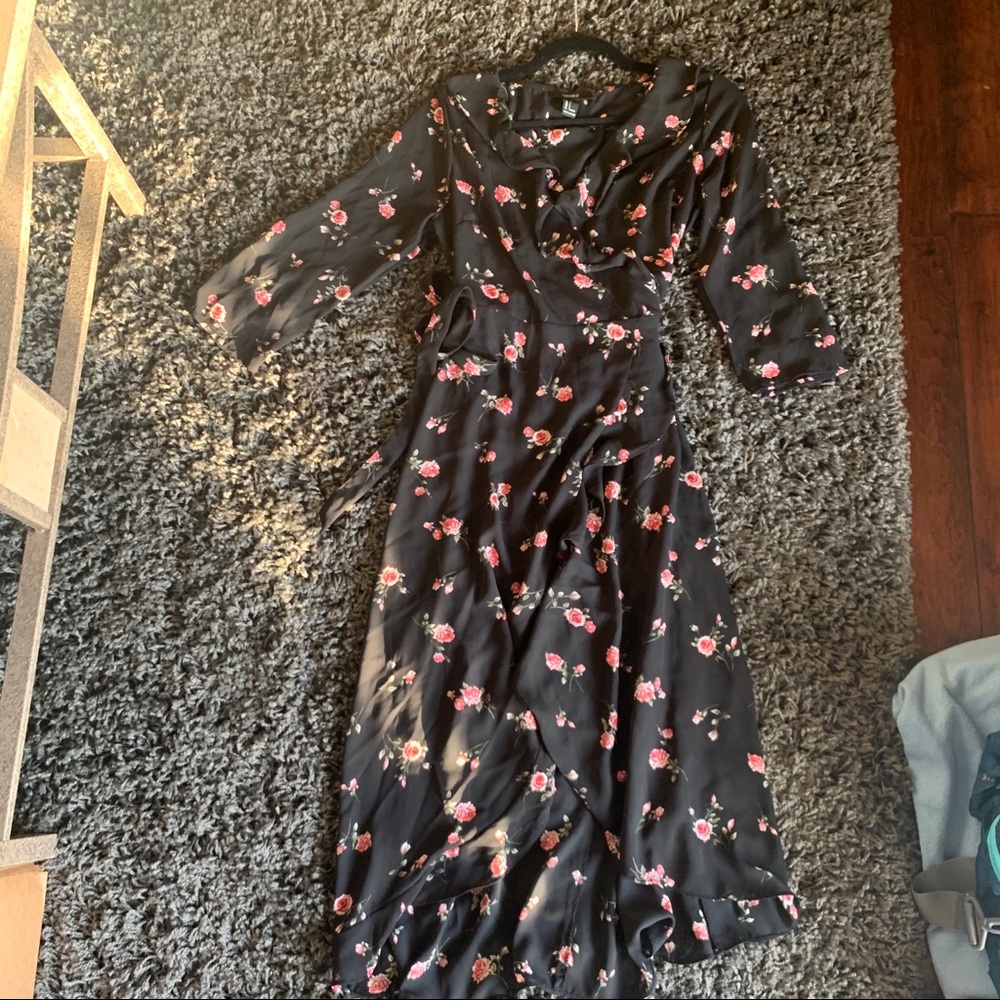 ***SOLD‼️‼️BLACK FLOWERY DRESS!!